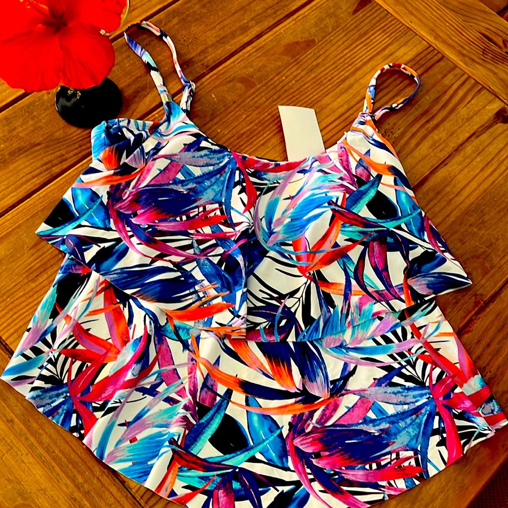 NWT TANKINI TOP WITH BUILT IN BRA
